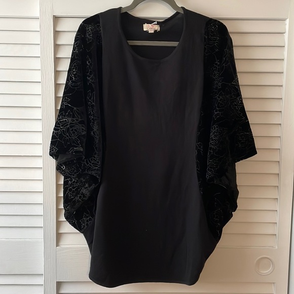 SPRING & CLIFTON BLACK TUNIC VELVET BURNOUT FLORAL SLEEVES - Picture 1 of 4